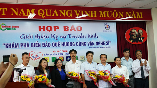 Khám phá biển đảo quê hương cùng văn nghệ sĩ ảnh 2